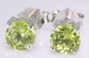 Peridot earring